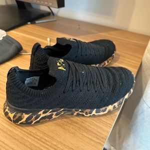 Women’s APL techloom black leopard Size 7